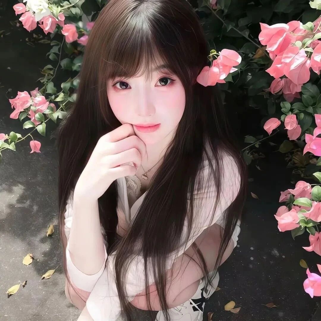 蹲着温柔女生头像