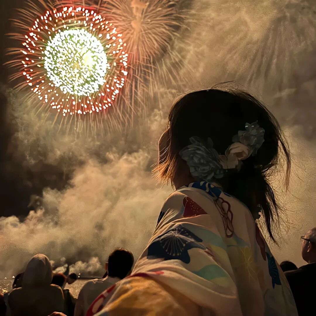 新年烟花氛围感不露脸女生头像