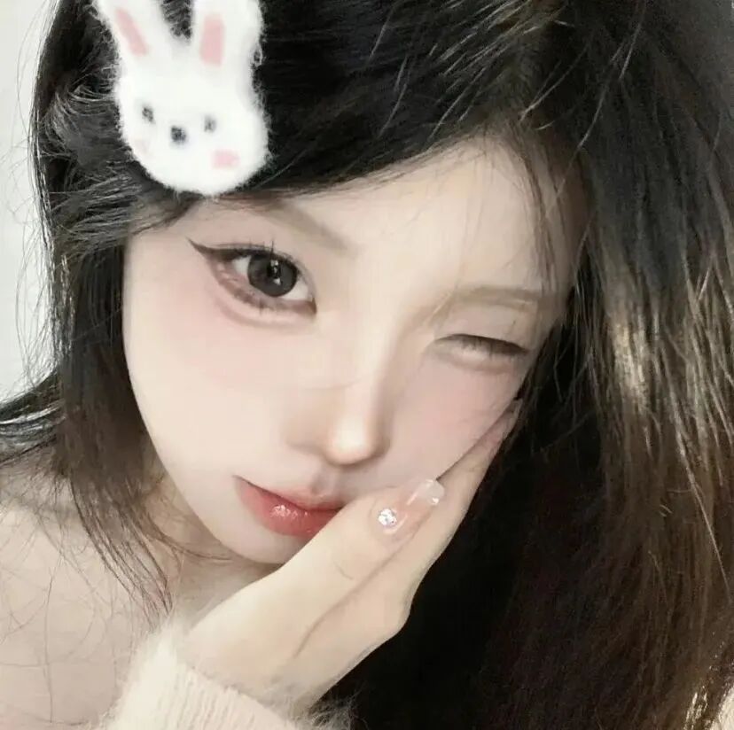 捂嘴少萝女生头像