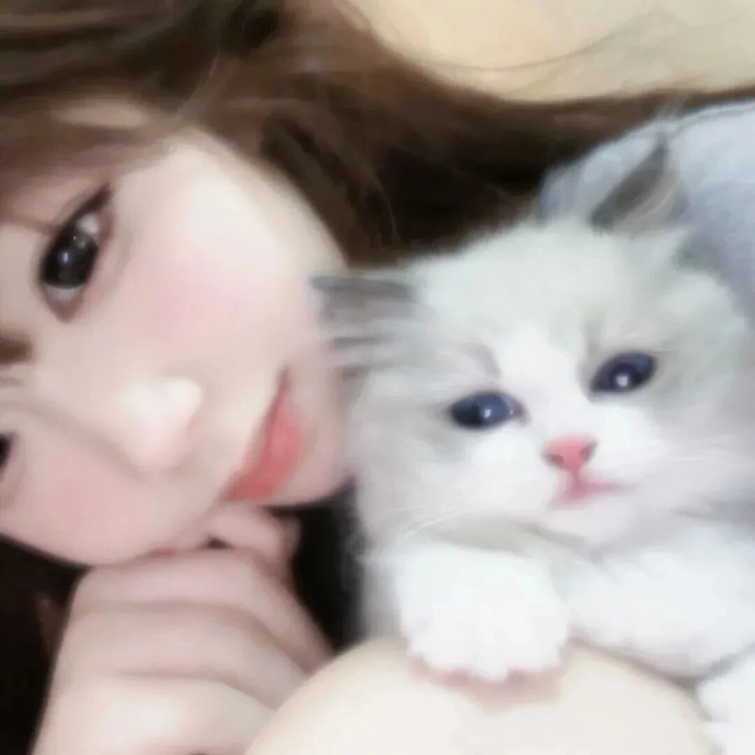 抱着猫咪甜妹女生头像
