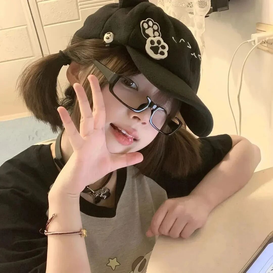 休闲帽少萝女生头像