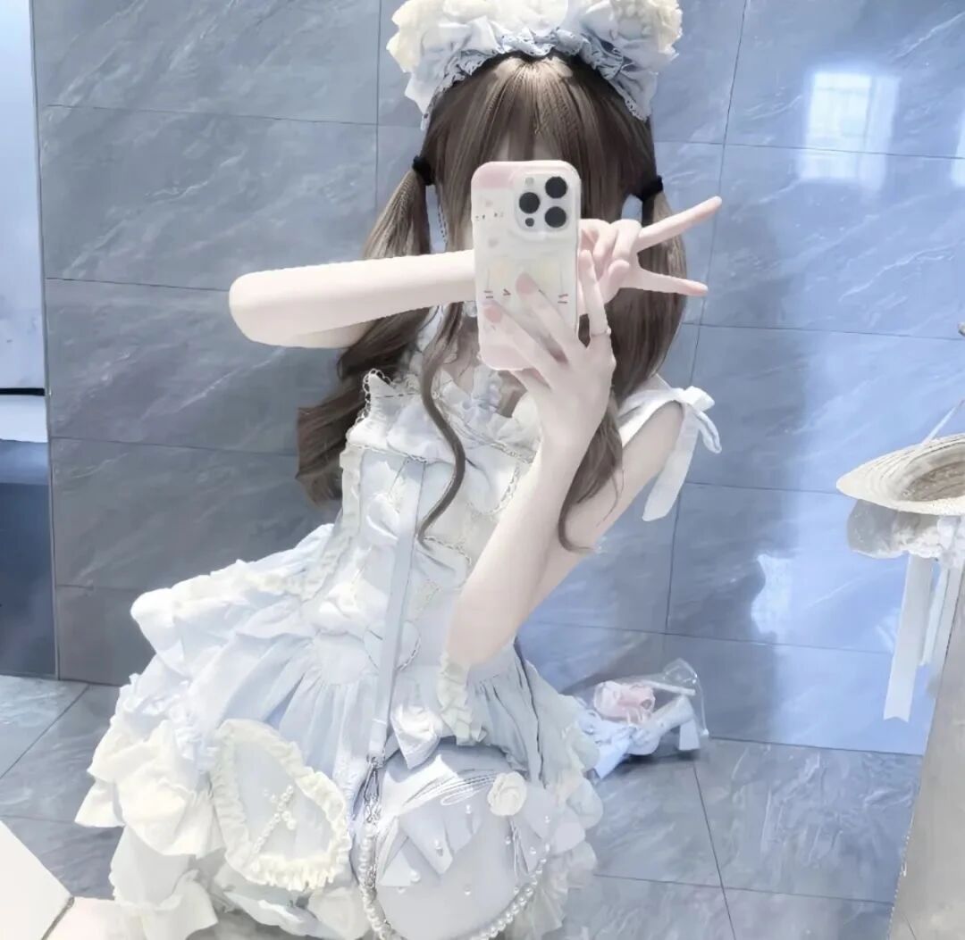 剪刀手自拍手机少萝不露脸女生头像