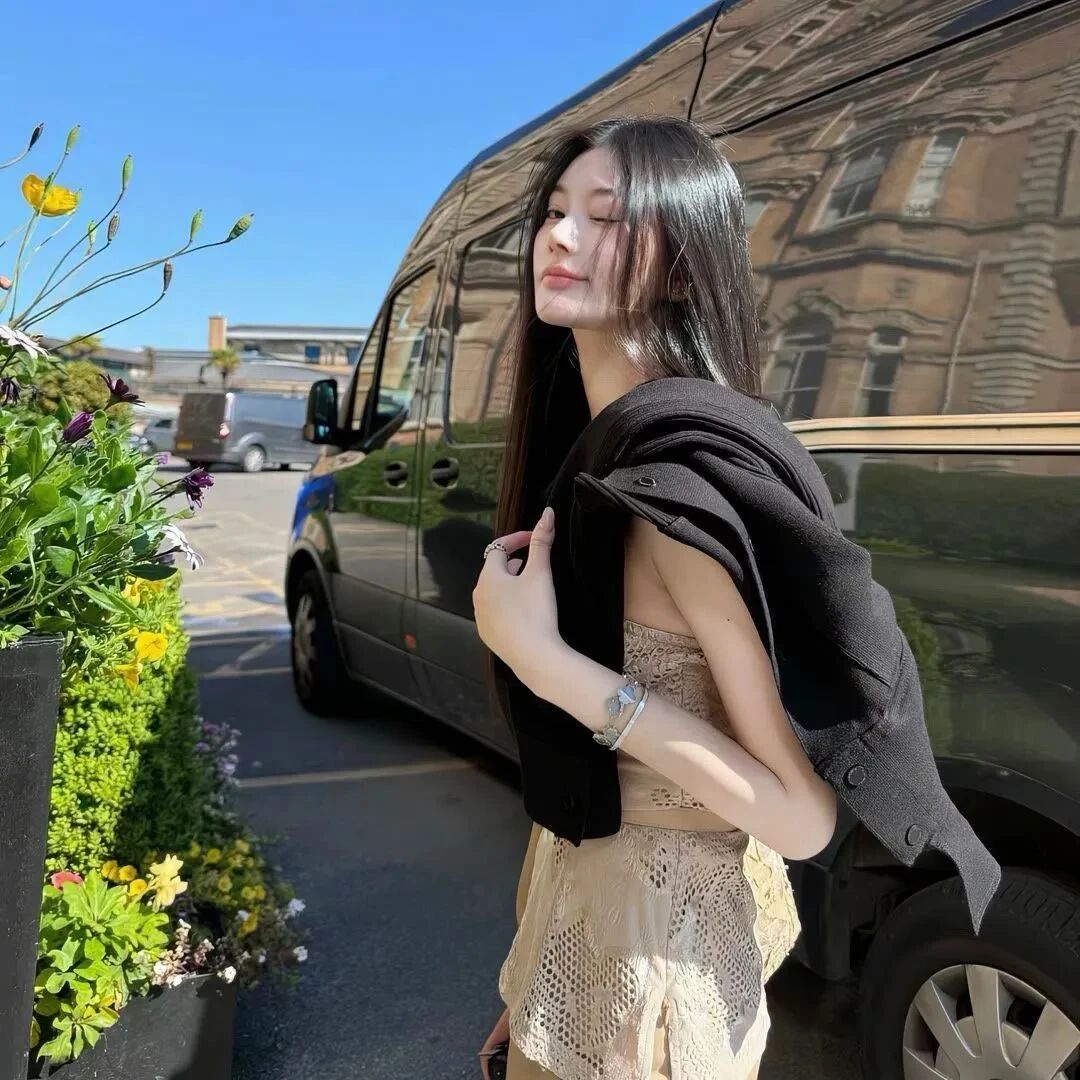 气质侧脸女生头像