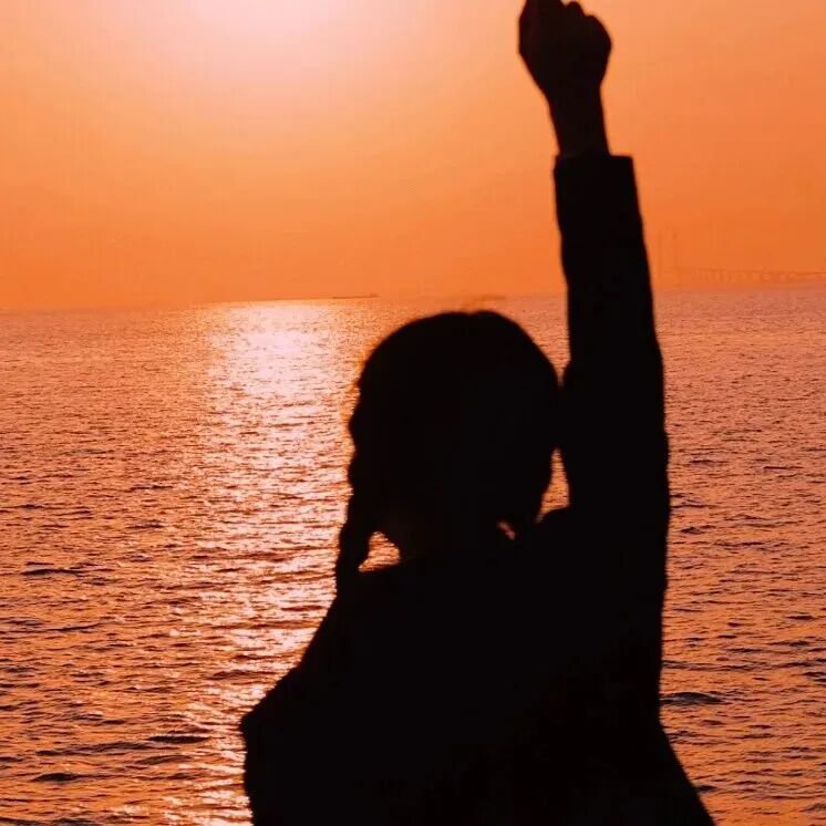 海边氛围感不露脸女生头像