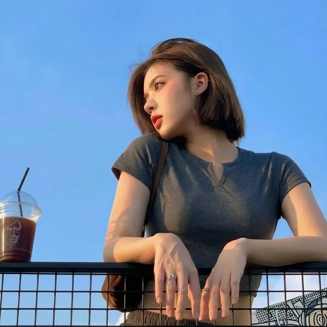 温柔侧脸女生头像
