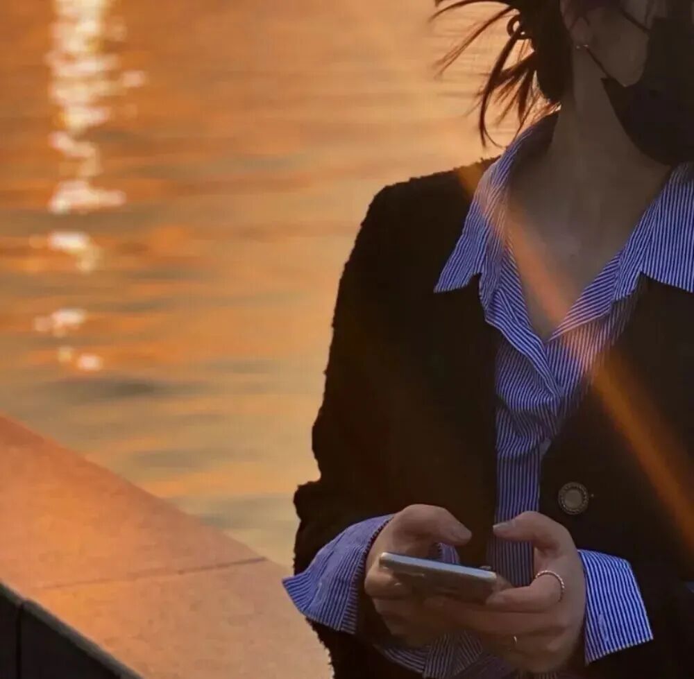海边氛围感不露脸女生头像