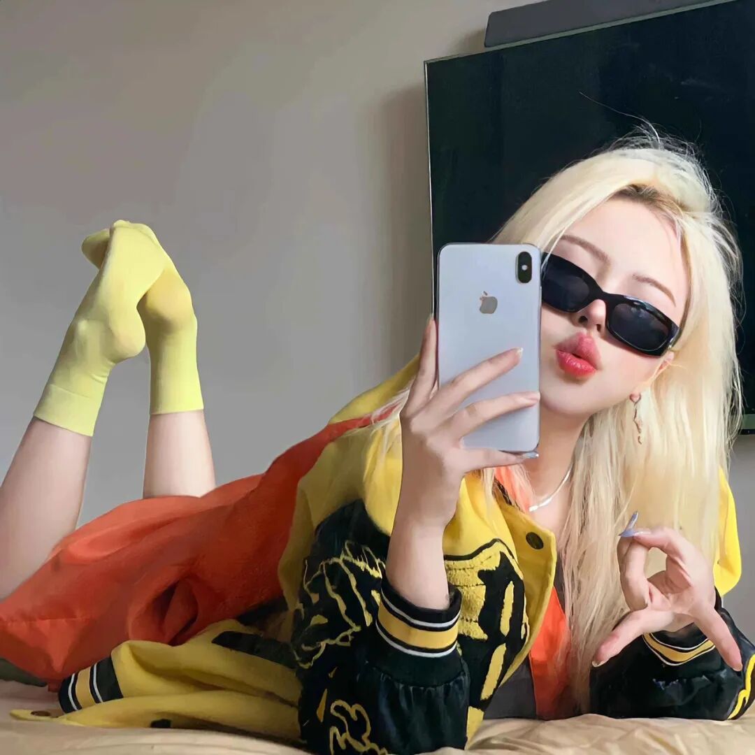 shishangjimeicliu自拍手机潮流墨镜四人闺蜜头像真人闺蜜头像