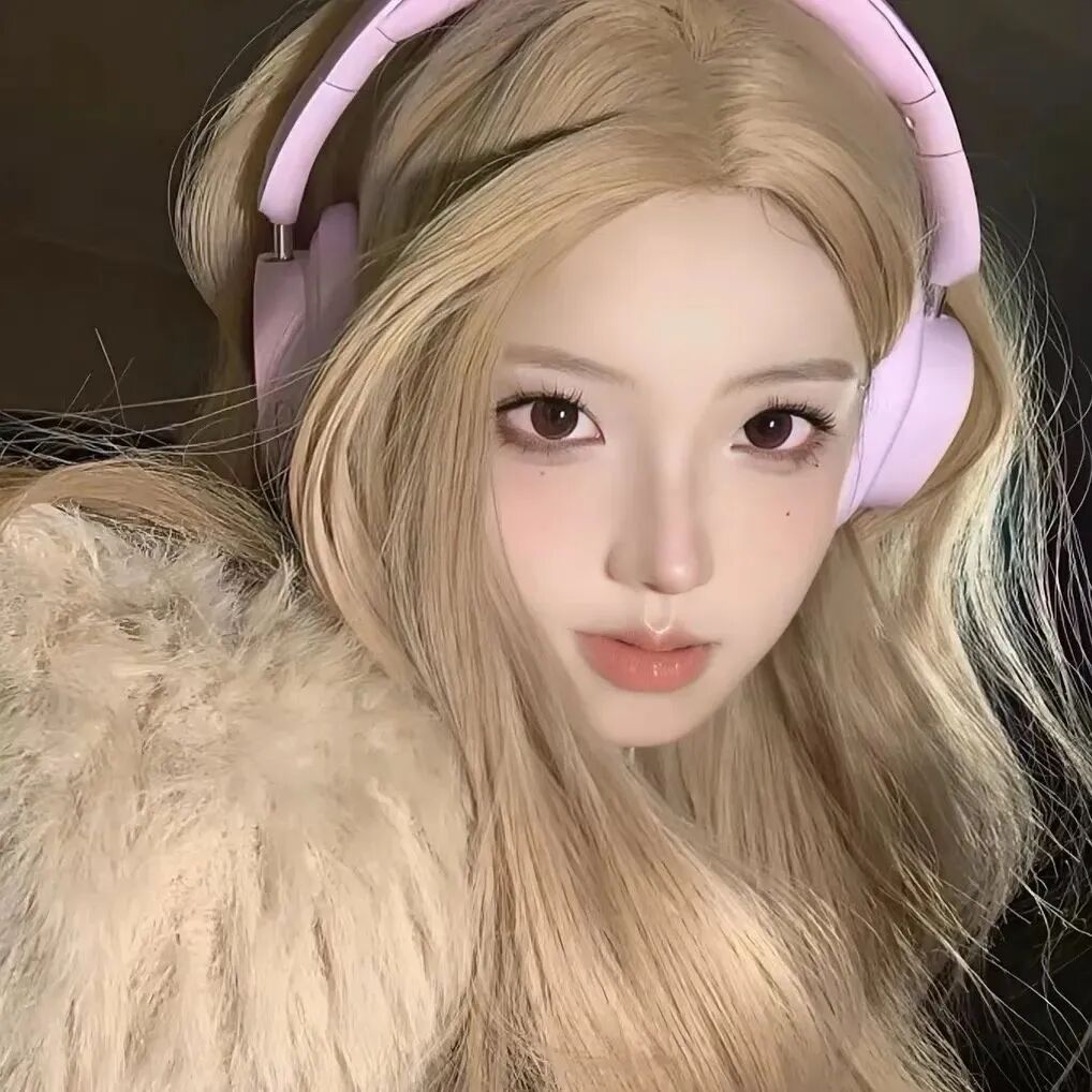 戴耳机甜妹女生头像
