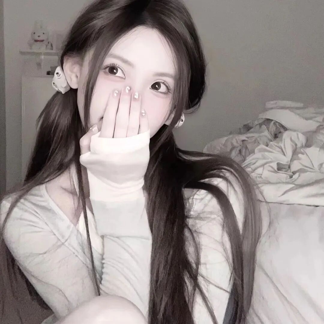 捂嘴甜妹女生头像