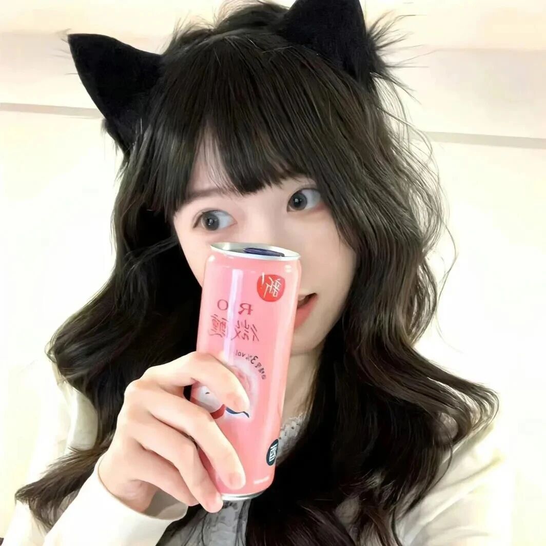 喝饮料甜妹女生头像
