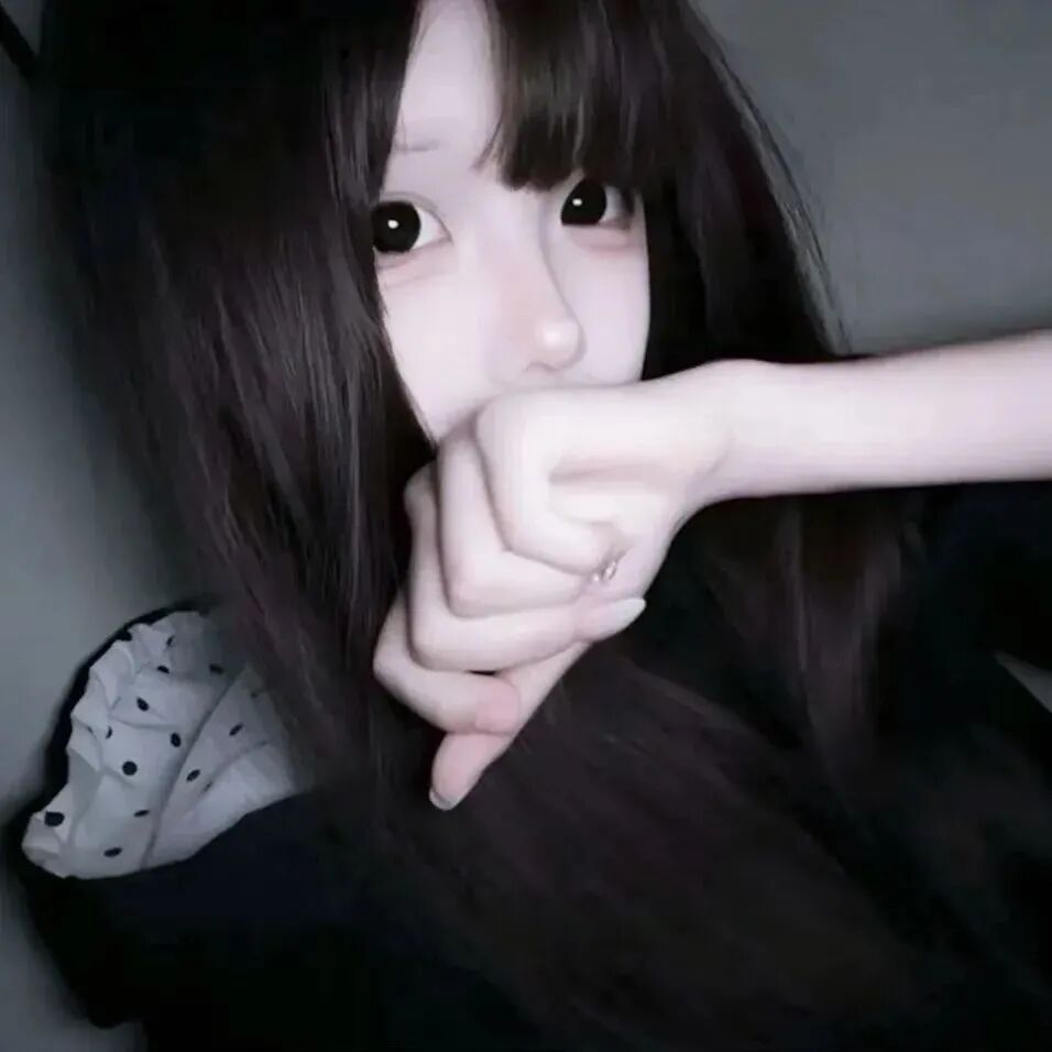 捂嘴少萝女生头像