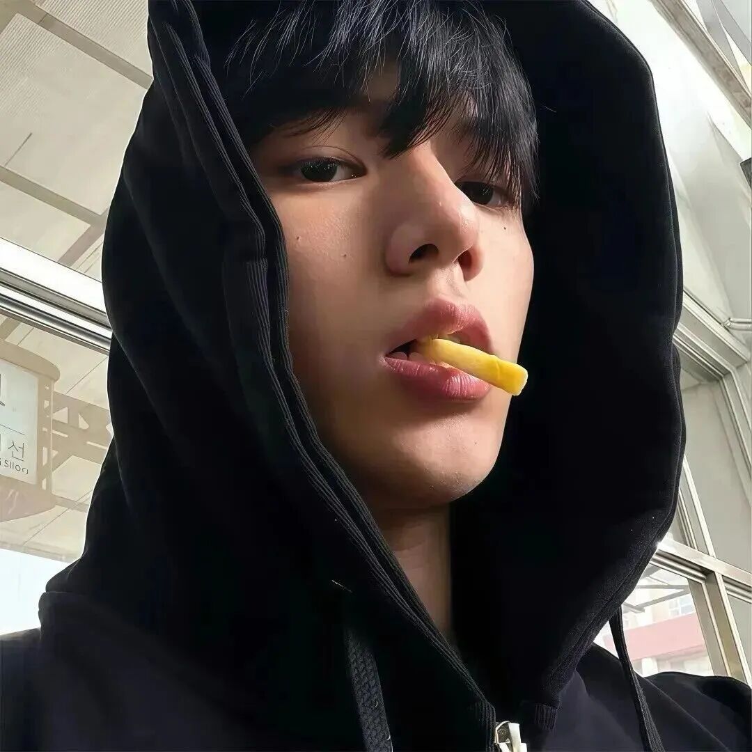 吃薯条个性男生头像