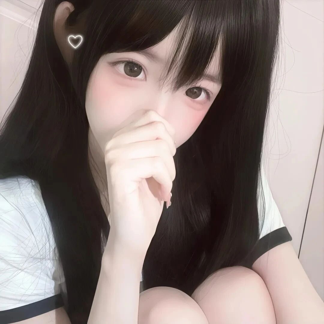 捂嘴少萝女生头像