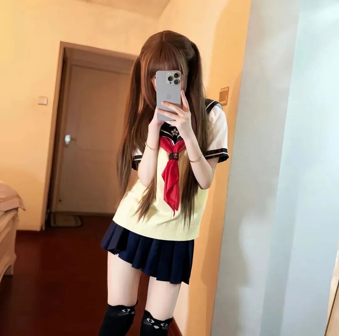 自拍手机jk制服少萝女生头像