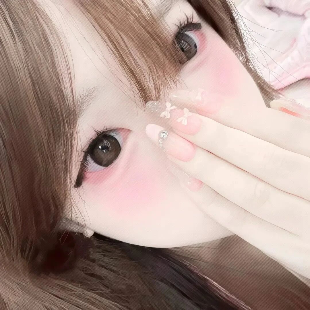 怼脸捂嘴纯欲女生头像