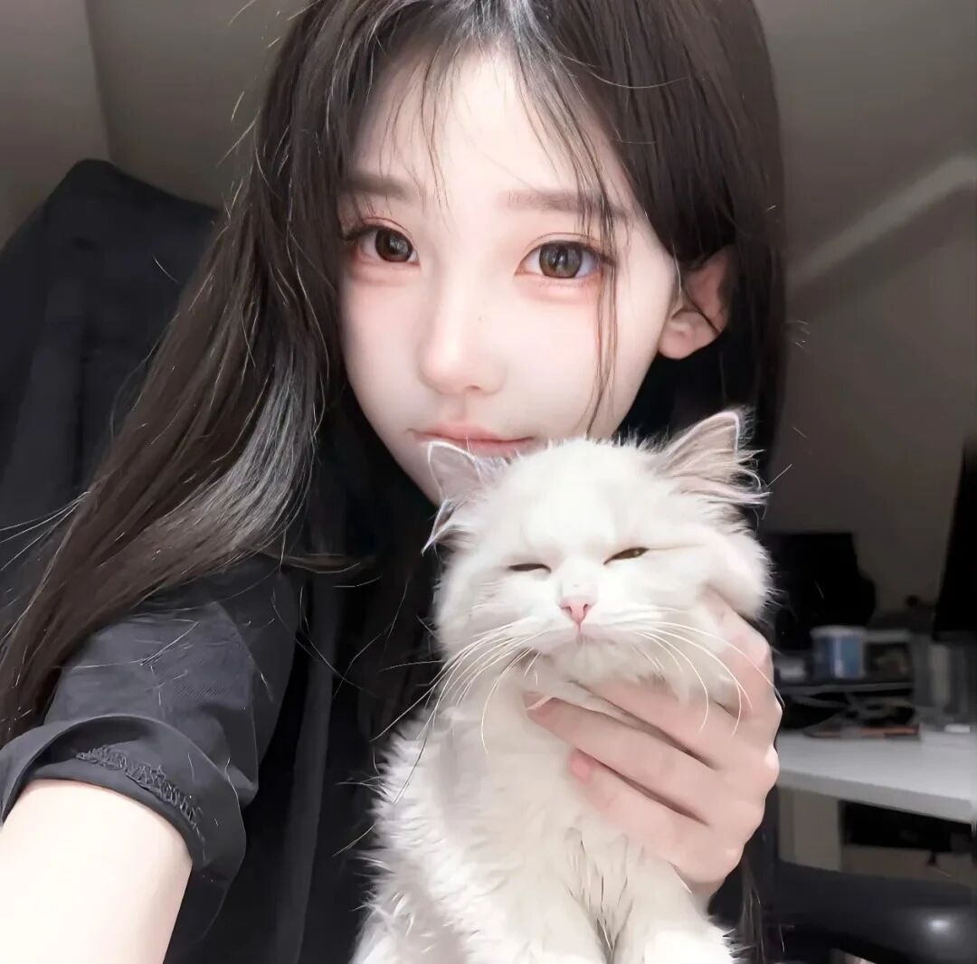 抱着猫咪甜妹女生头像