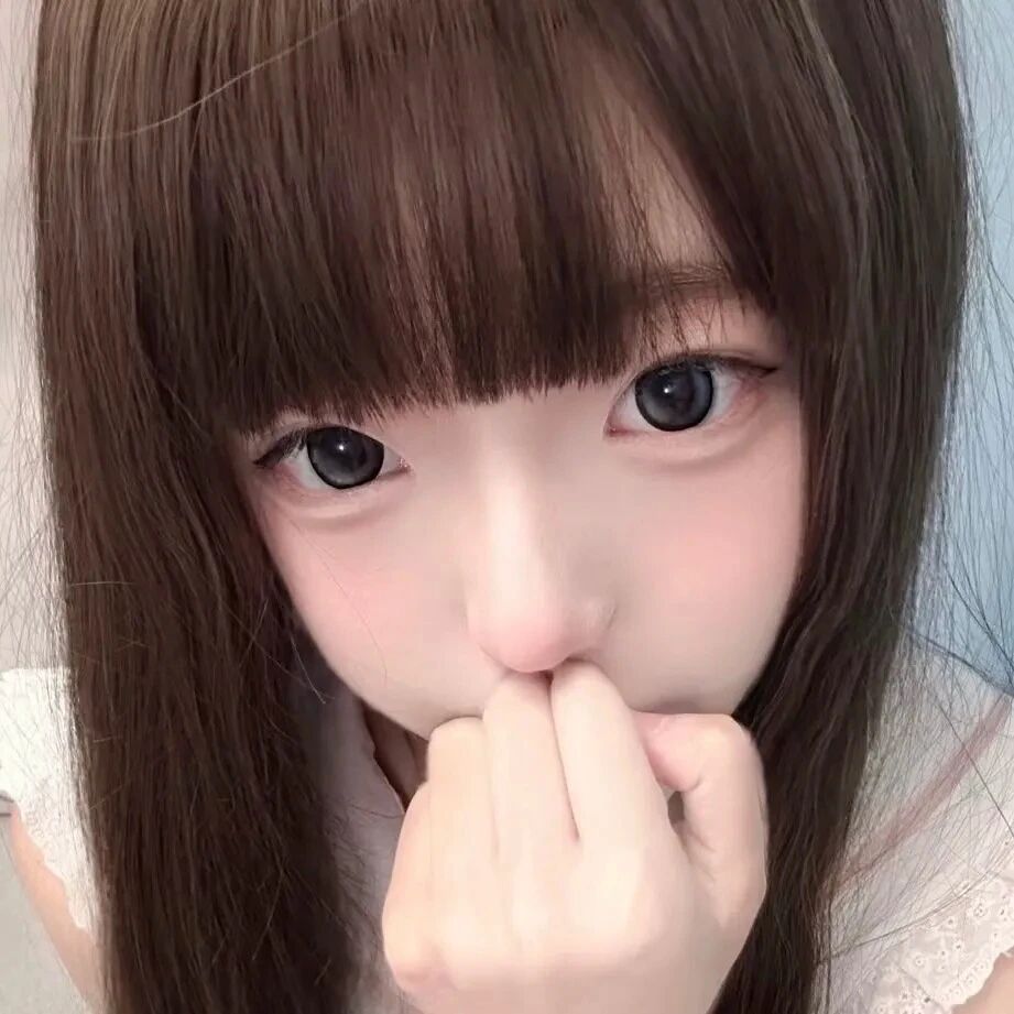捂嘴少萝女生头像