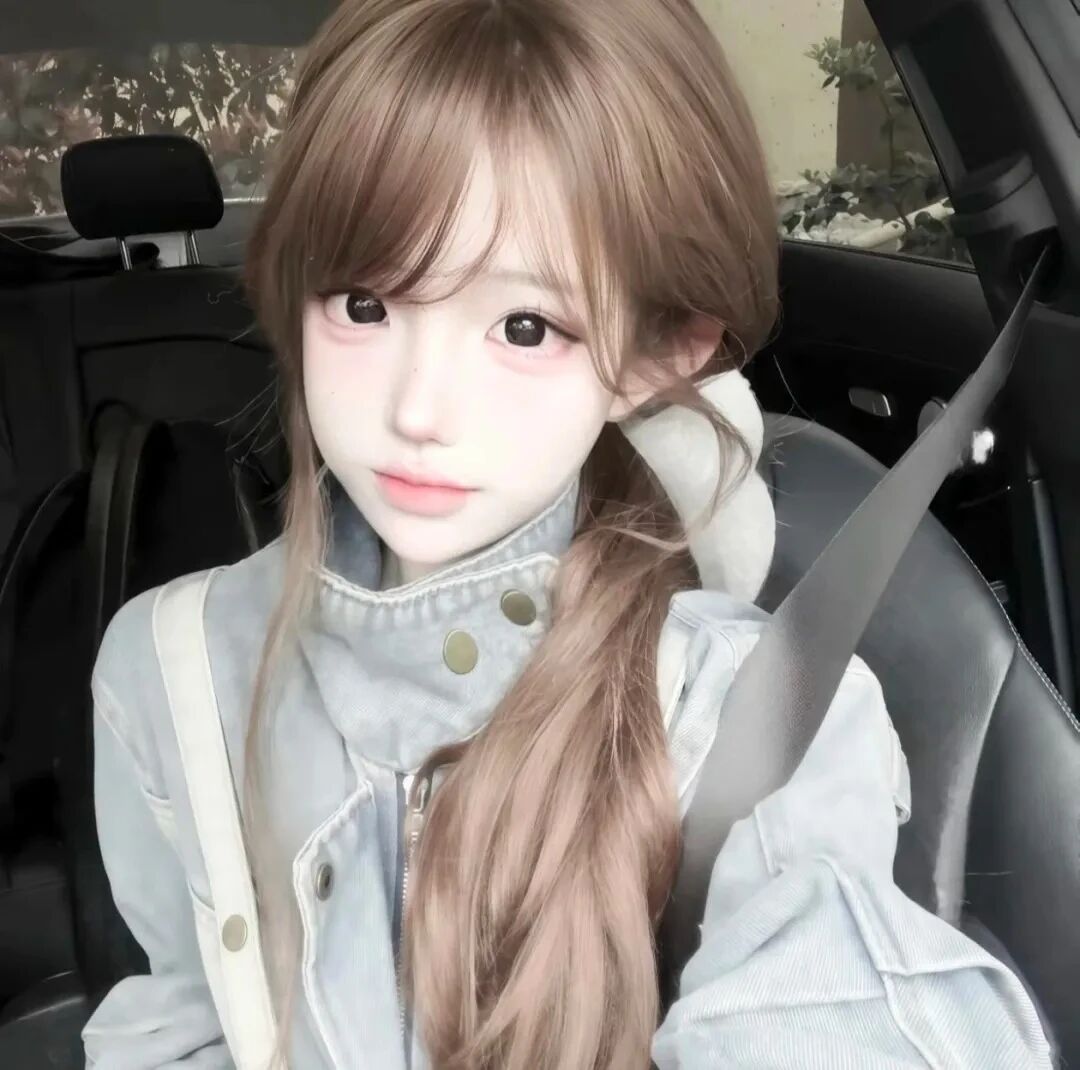 车内甜妹女生头像