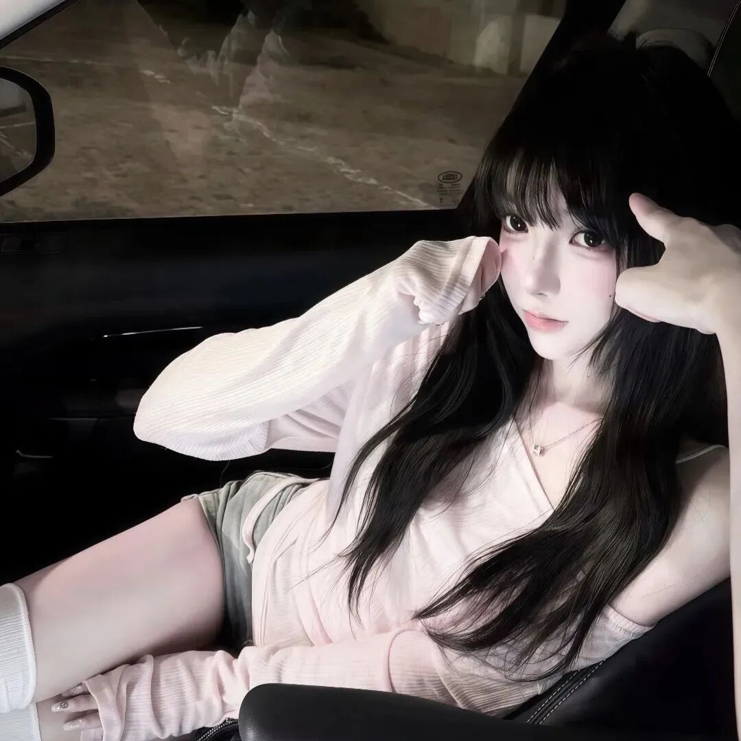 车内纯欲女生头像