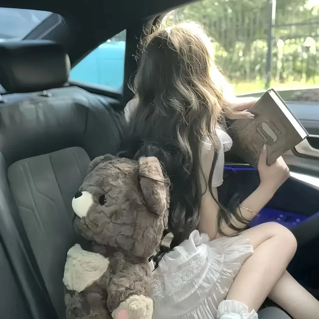 车内少萝背影不露脸女生头像