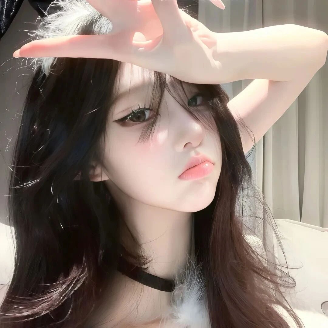 剪刀手纯欲女生头像