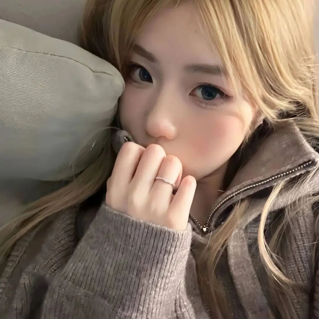 捂嘴小众女生头像