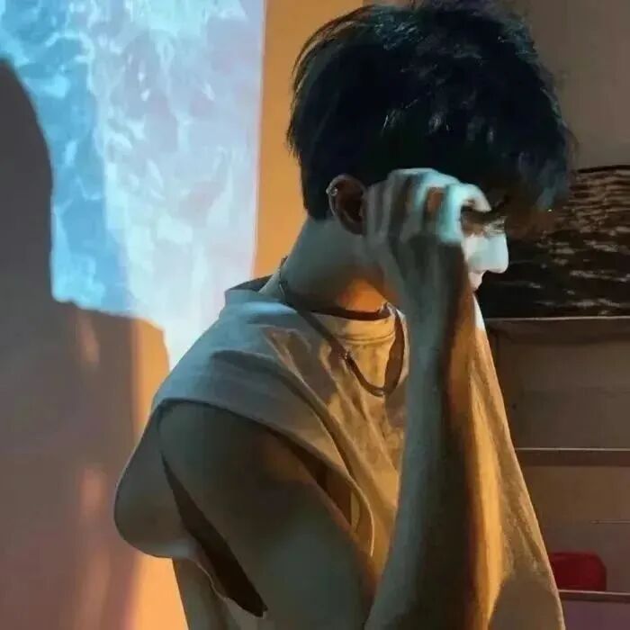 氛围感帅气侧脸男生头像