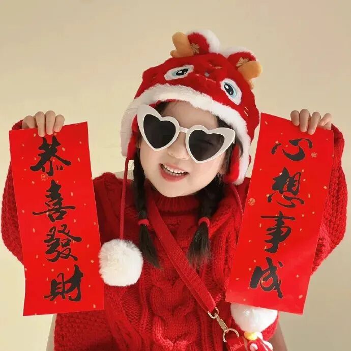 新年墨镜小女孩萌娃头像