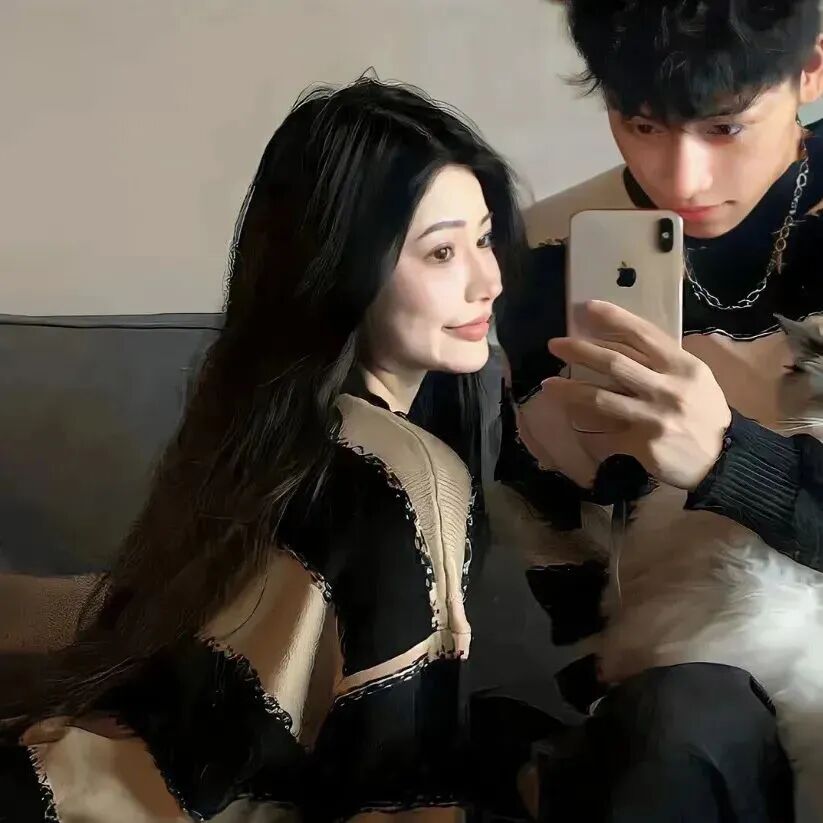 baozhemaozhenlove抱着猫咪真人情侣头像