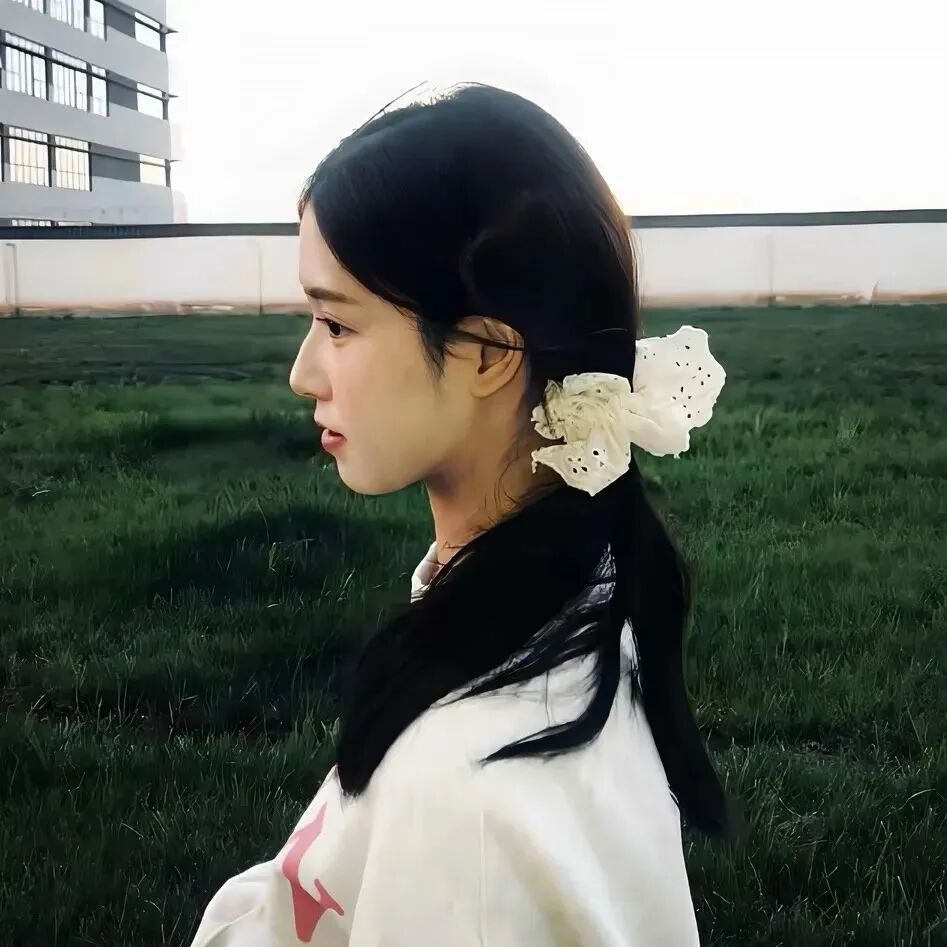 温柔侧脸女生头像