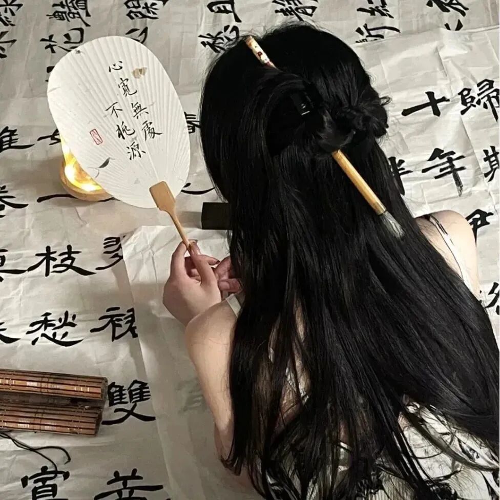 新中式温柔不露脸女生头像