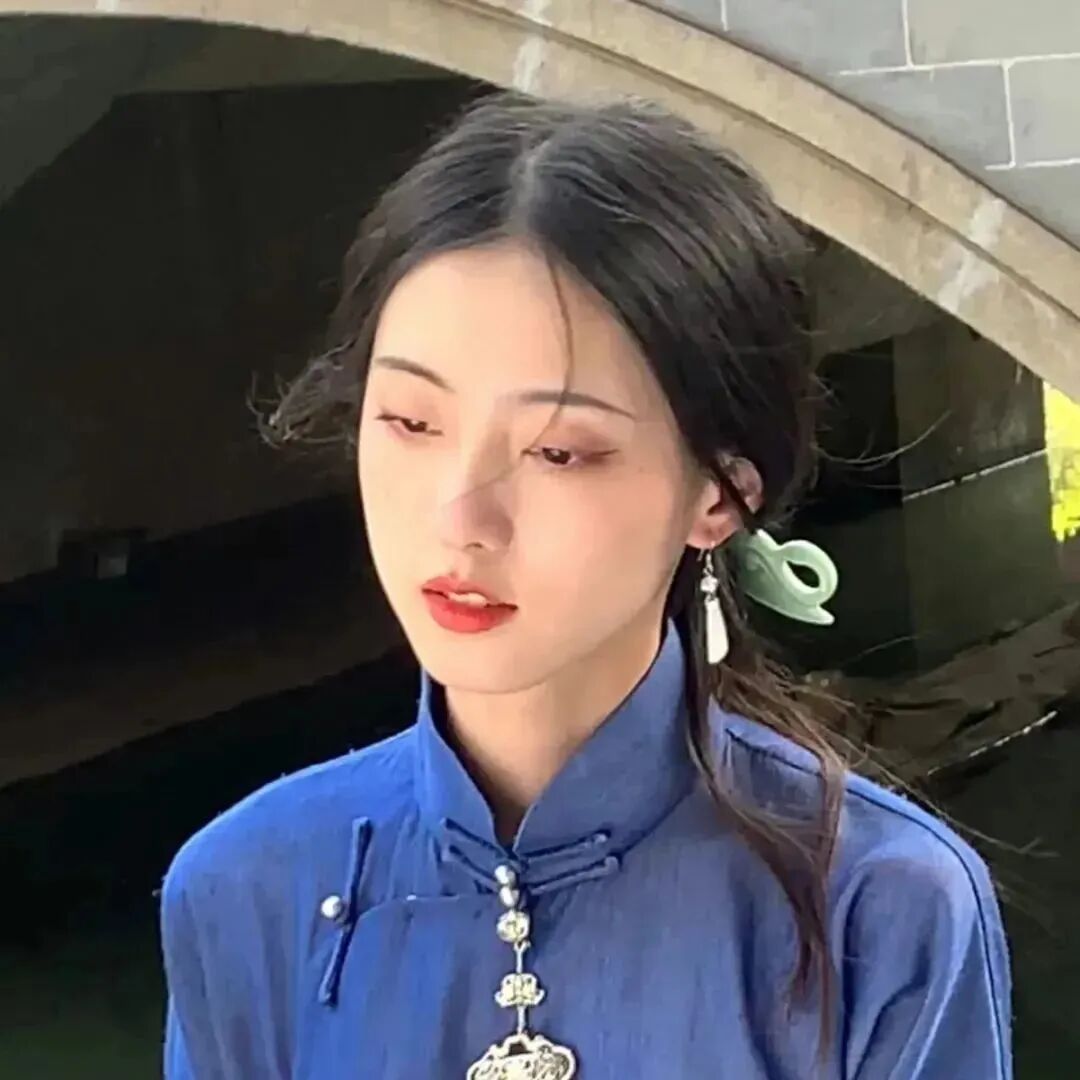 新中式温柔女生头像