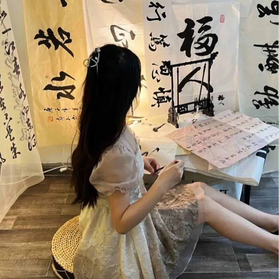 新中式温柔不露脸女生头像