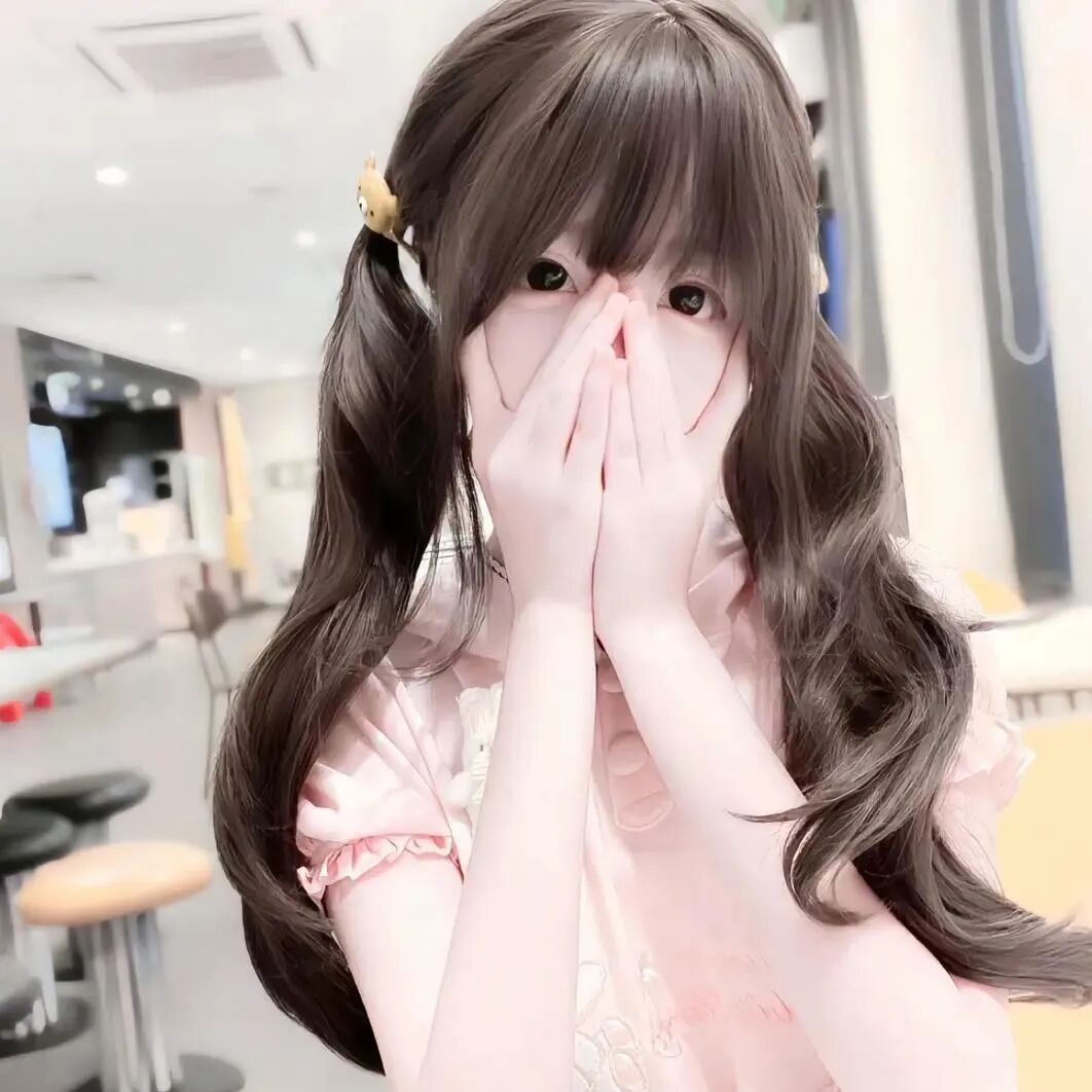 捂嘴少萝女生头像
