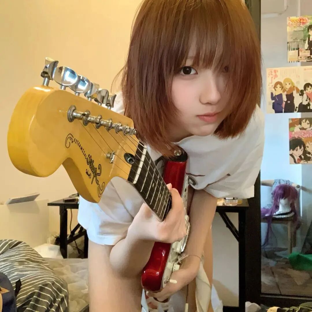 吉他个性女生头像