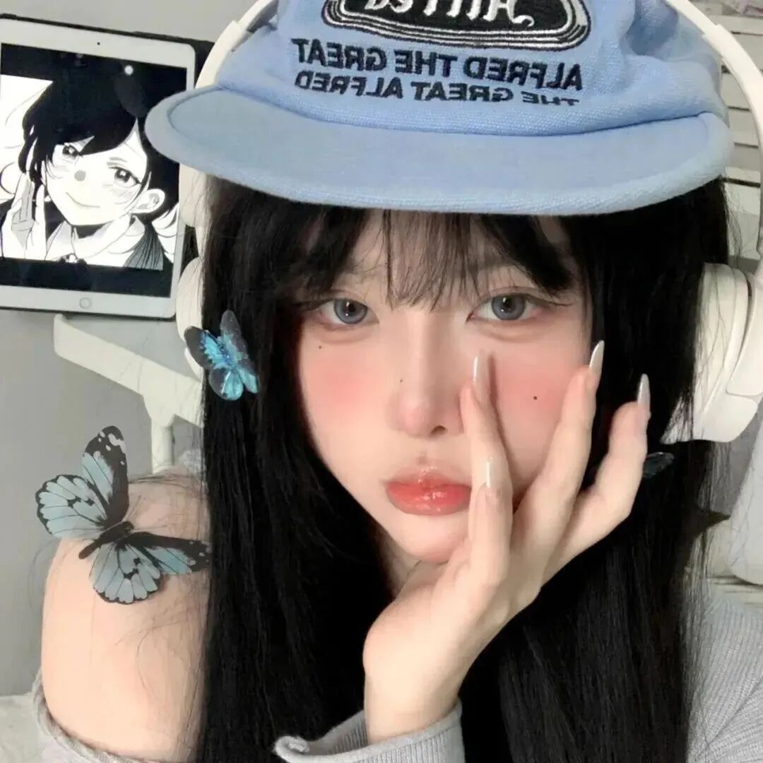 戴耳机甜妹女生头像