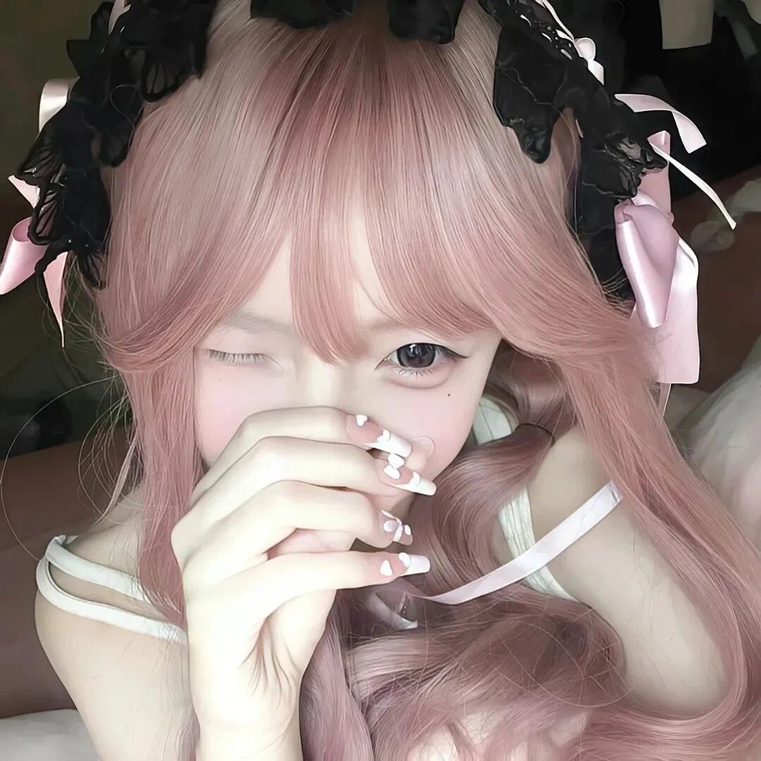 捂嘴甜妹女生头像