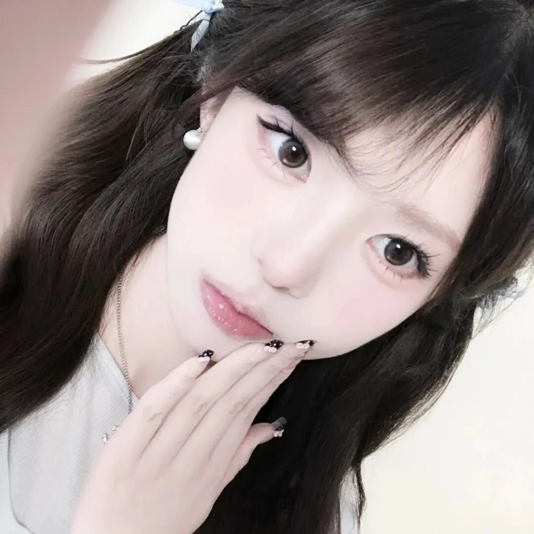 捂嘴甜妹女生头像