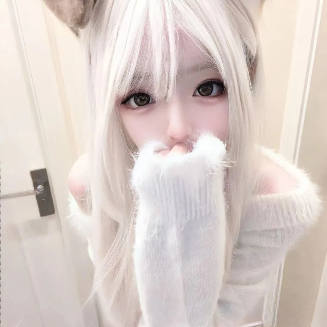 捂嘴少萝女生头像
