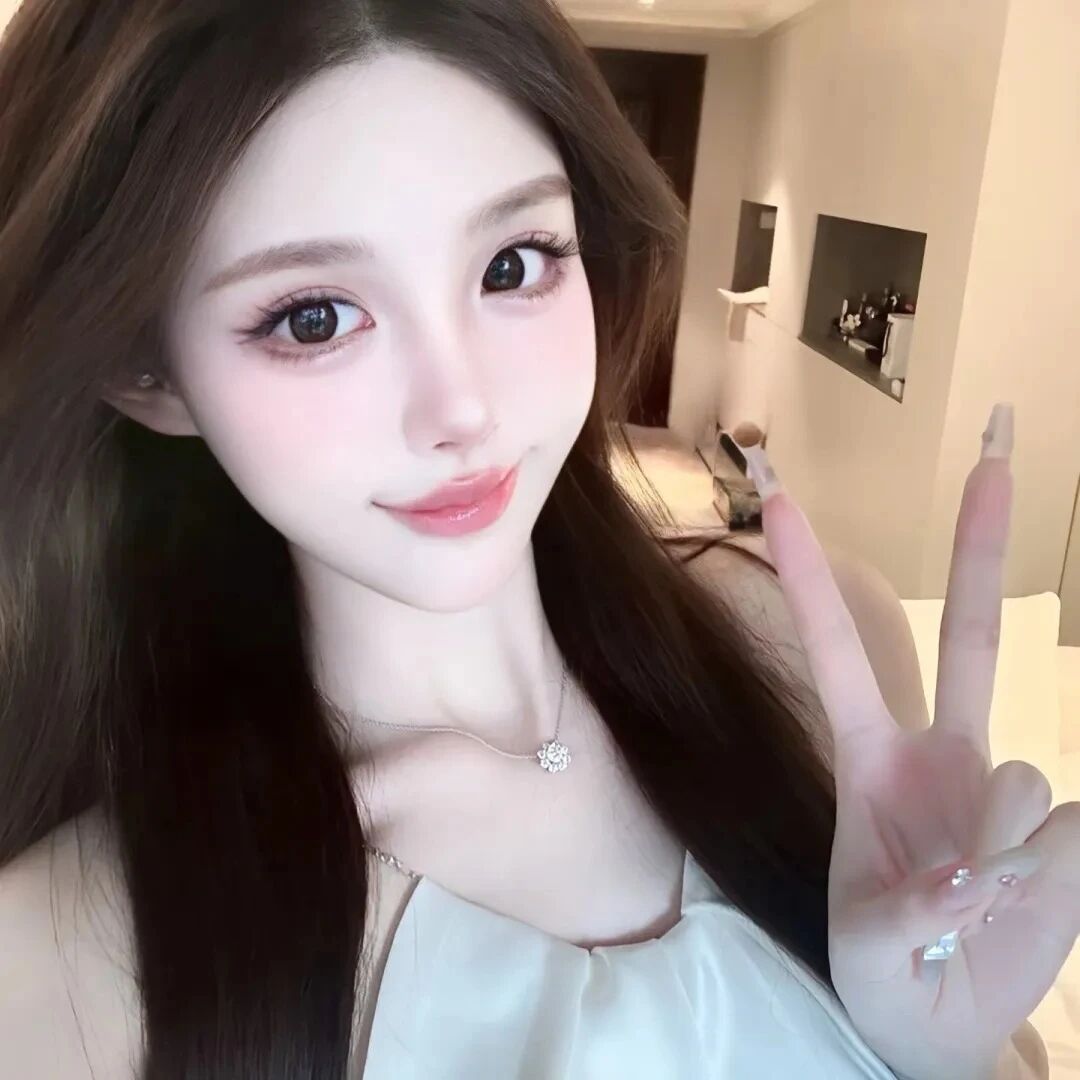 剪刀手温柔女生头像