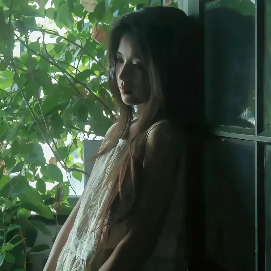 温柔侧脸女生头像