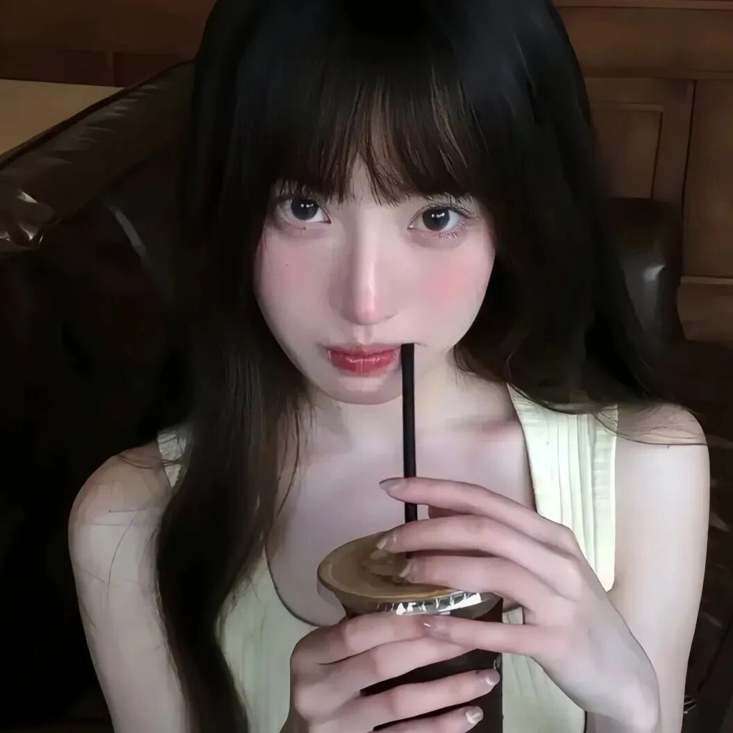 喝咖啡纯欲女生头像
