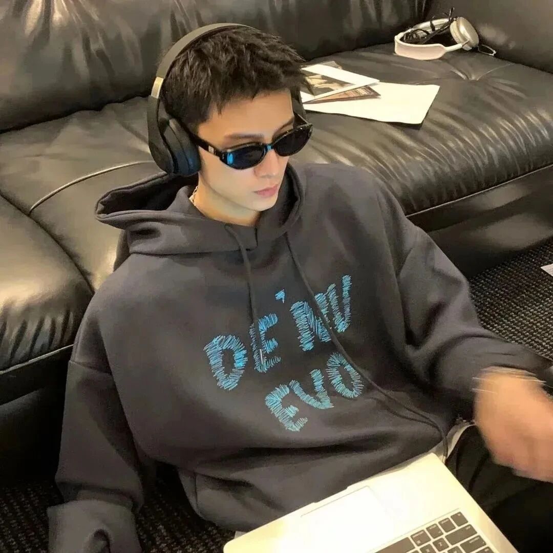 办公墨镜冷酷男生头像