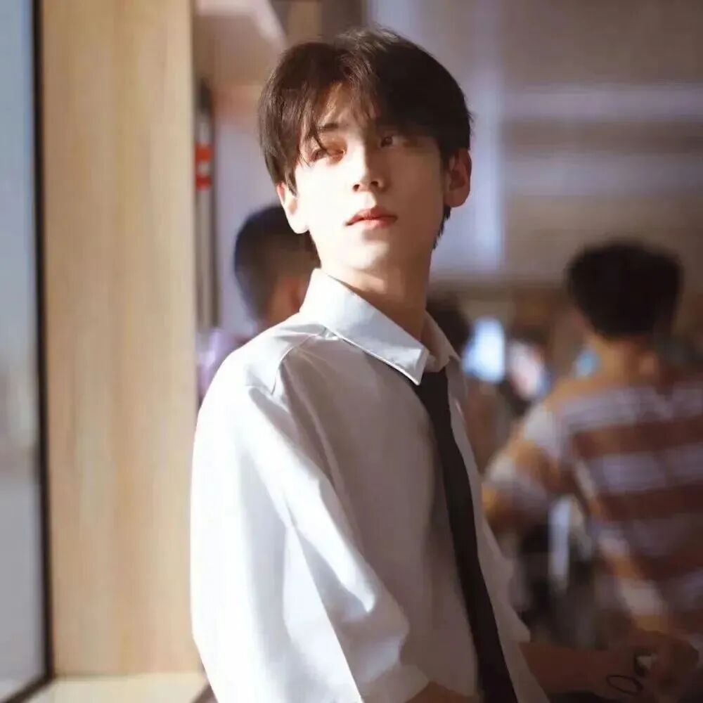 学院风小众男生头像