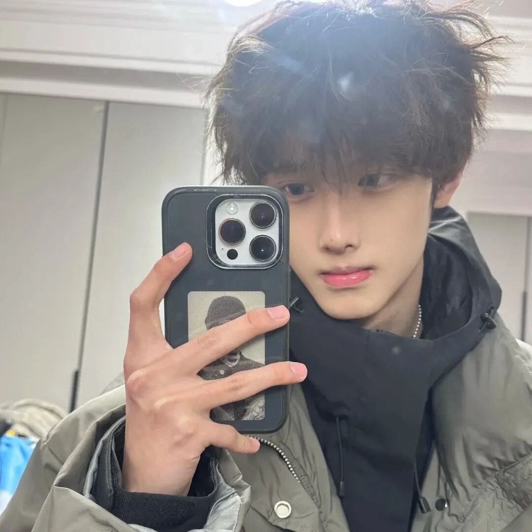 自拍手机小众男生头像