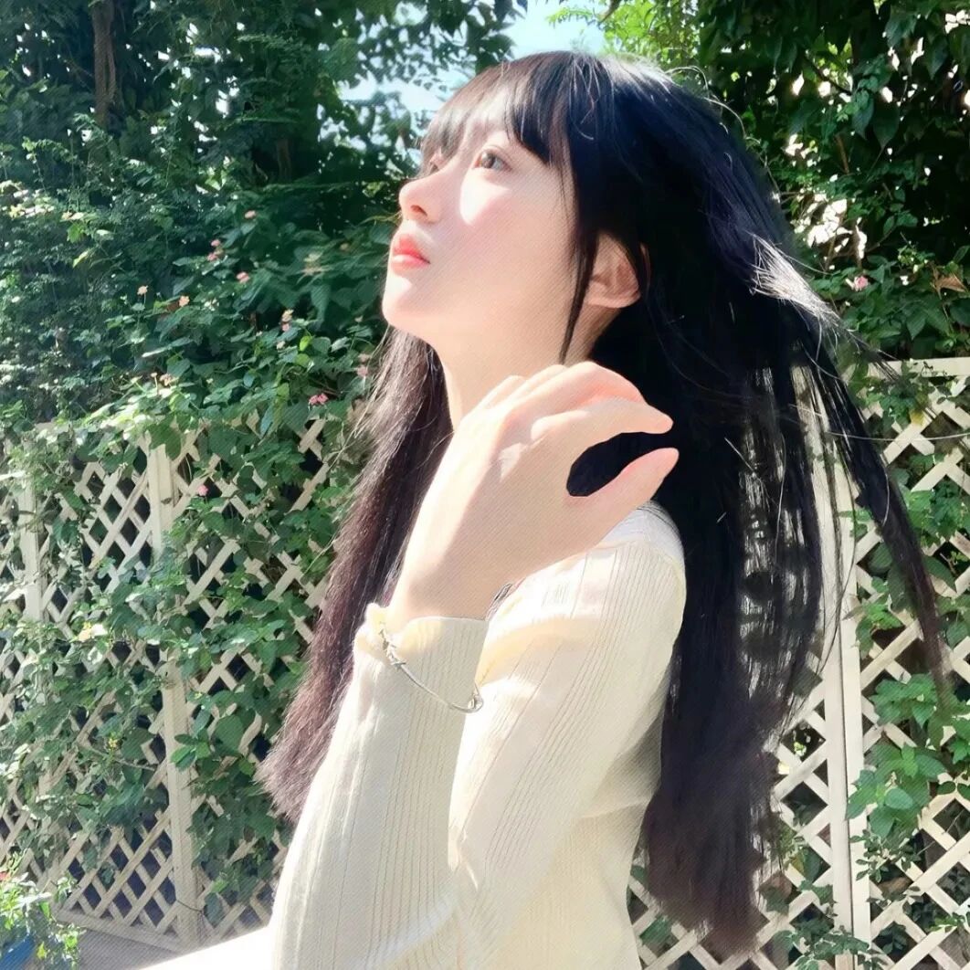 小清新侧脸女生头像