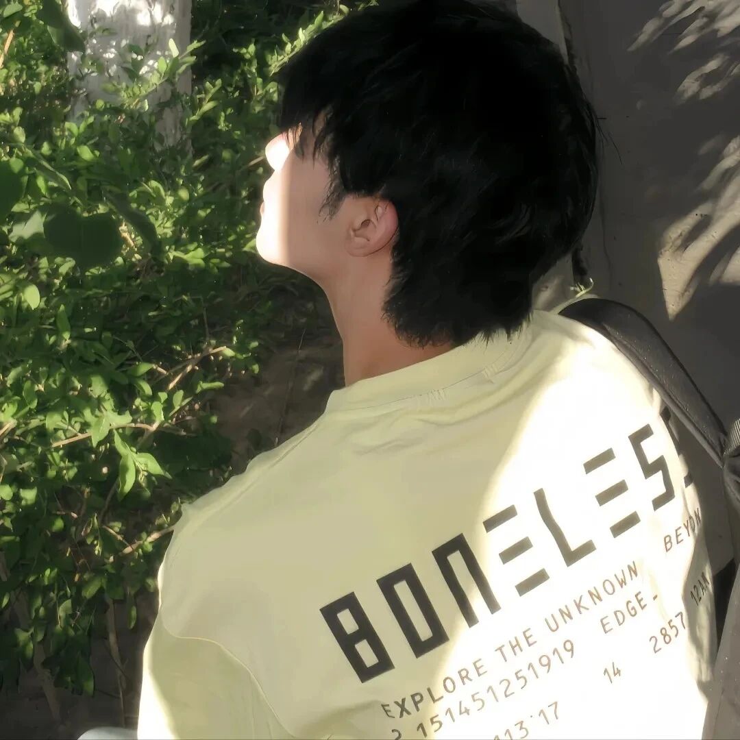 帅气侧脸男生头像