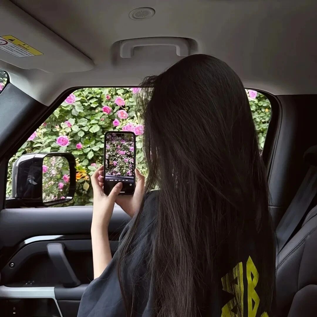 自拍手机氛围感不露脸女生头像
