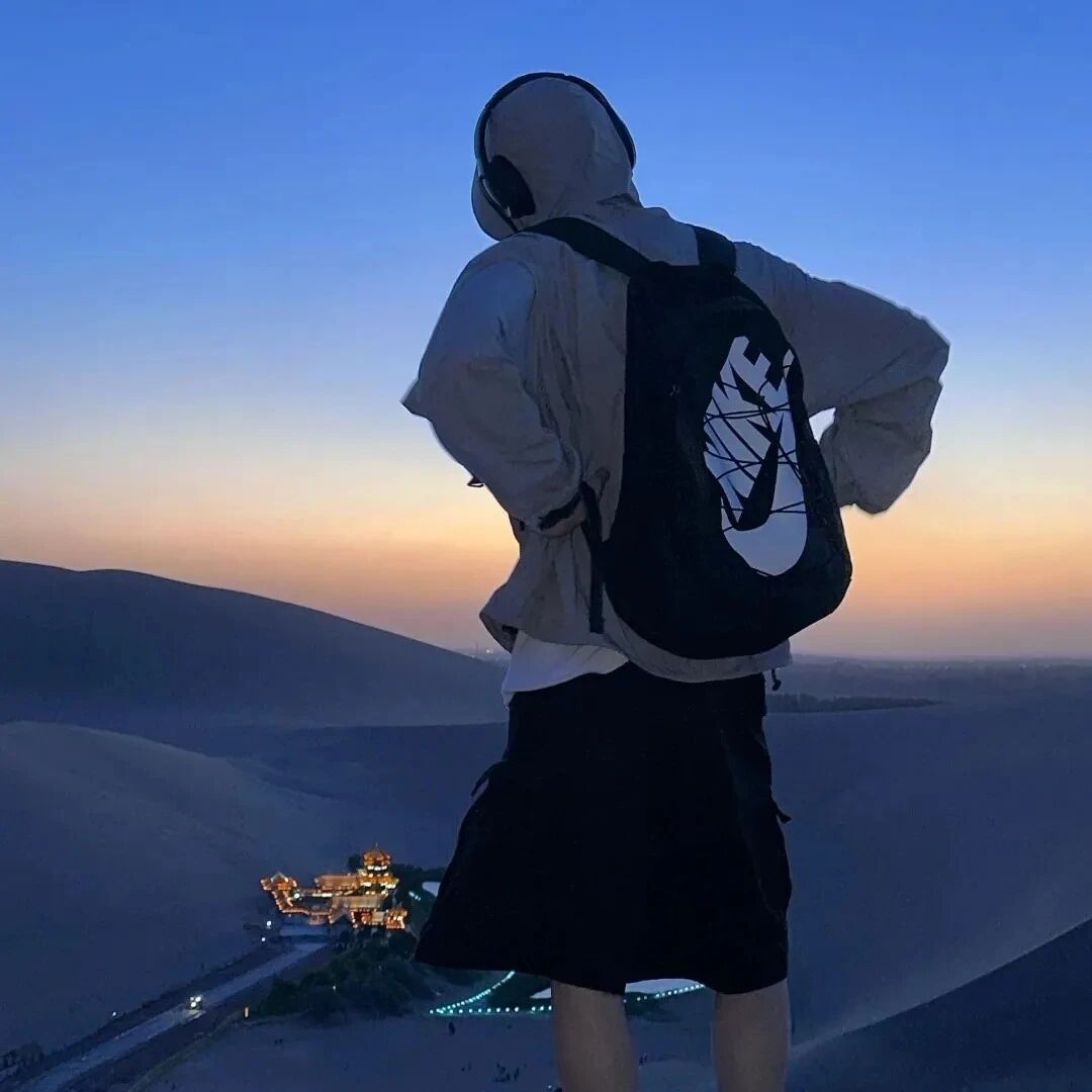 自由感背影不露脸男生头像
