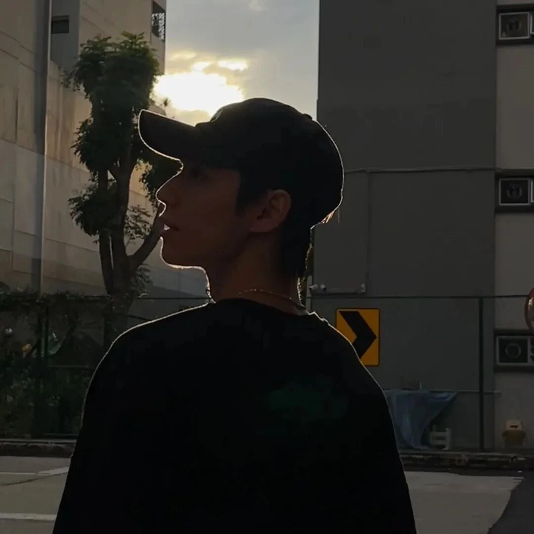 帅气侧脸男生头像
